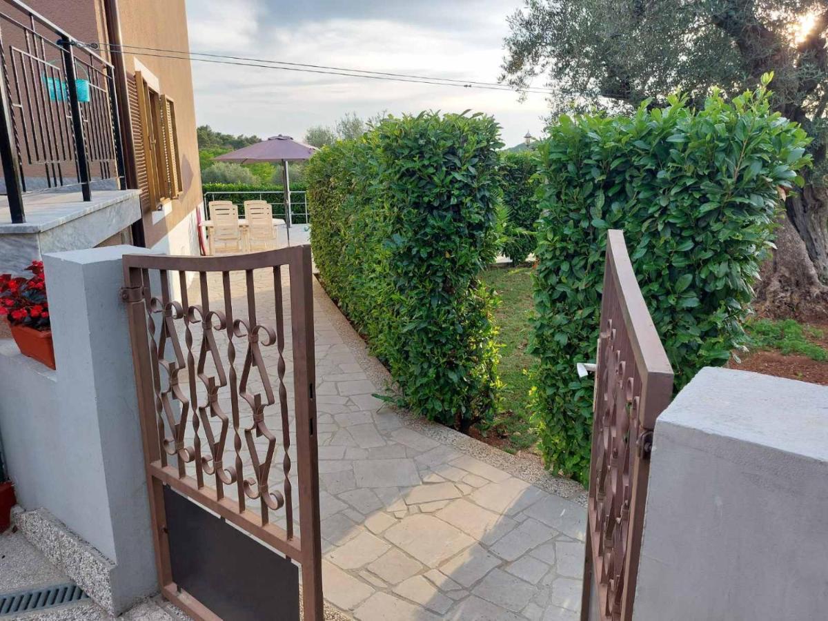 Apartments Baksa Kanfanar Εξωτερικό φωτογραφία