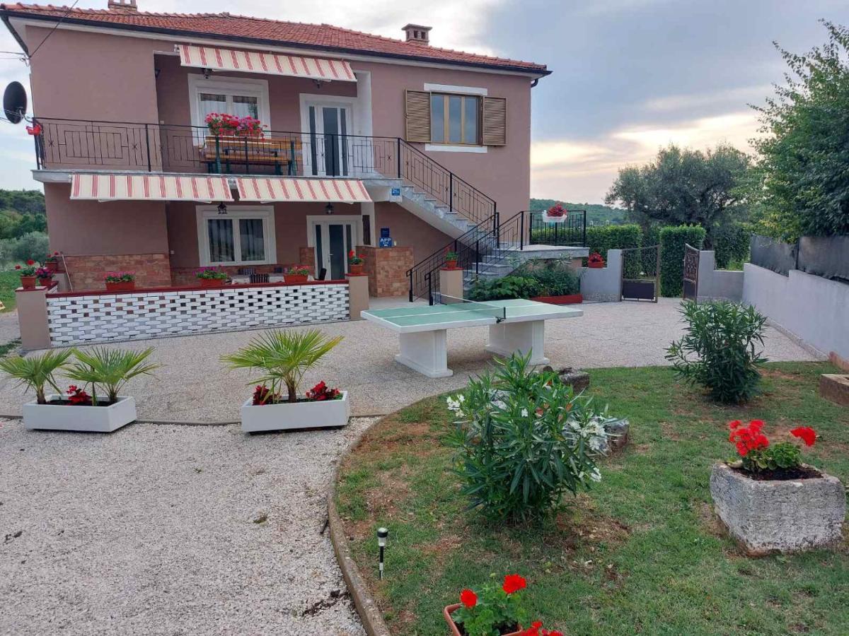 Apartments Baksa Kanfanar Εξωτερικό φωτογραφία