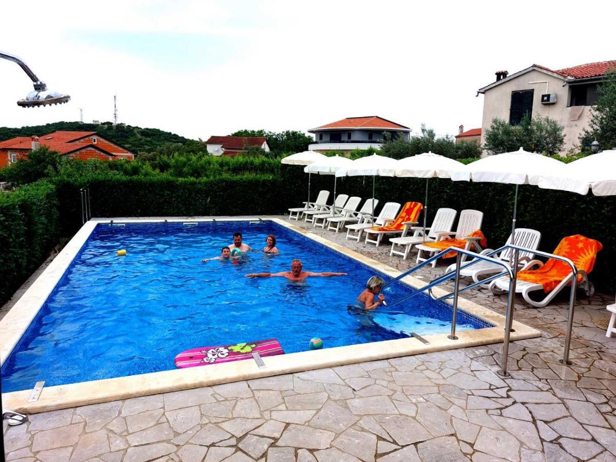Apartments Baksa Kanfanar Εξωτερικό φωτογραφία