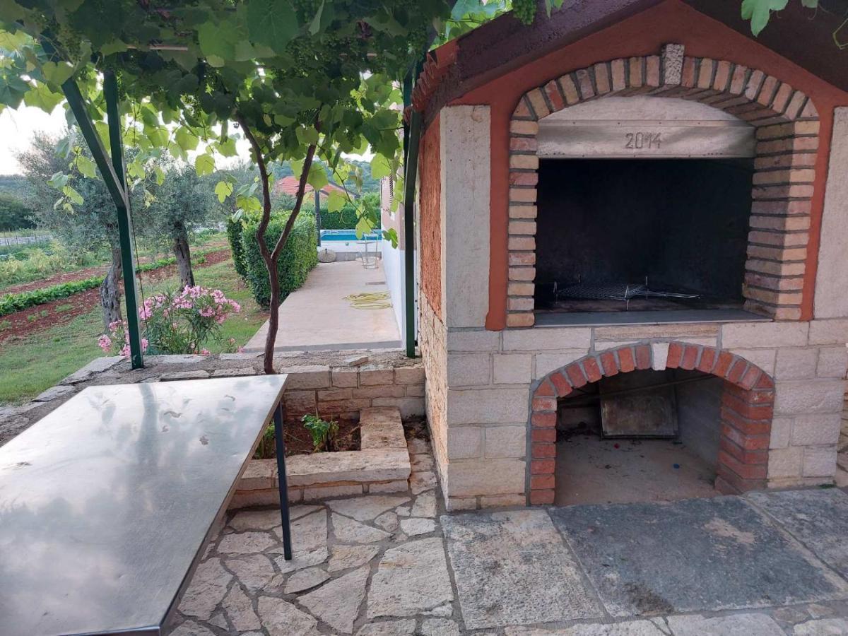 Apartments Baksa Kanfanar Εξωτερικό φωτογραφία