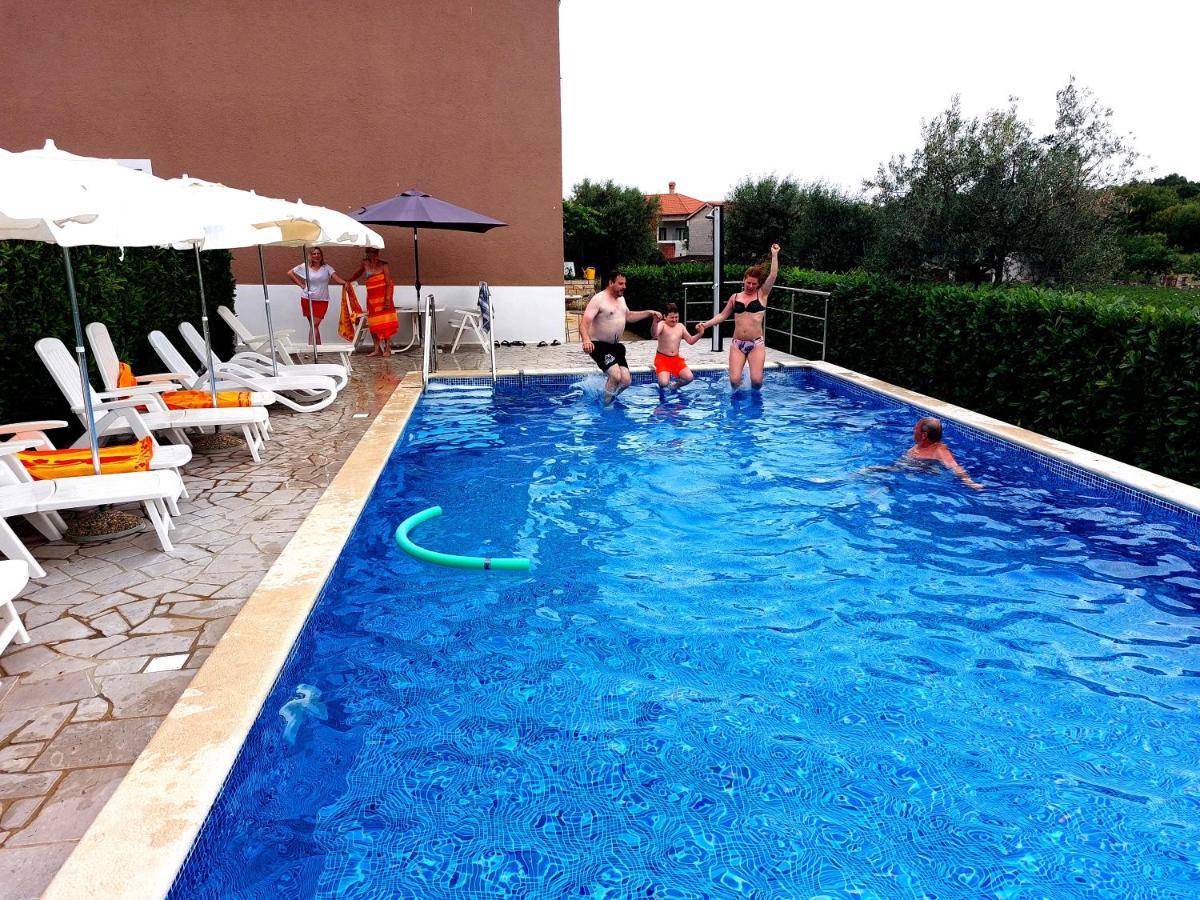 Apartments Baksa Kanfanar Εξωτερικό φωτογραφία