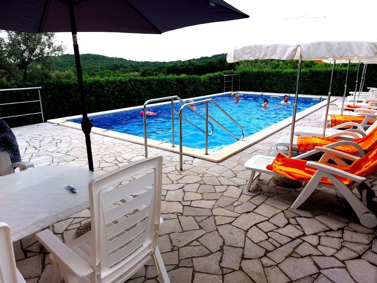 Apartments Baksa Kanfanar Εξωτερικό φωτογραφία